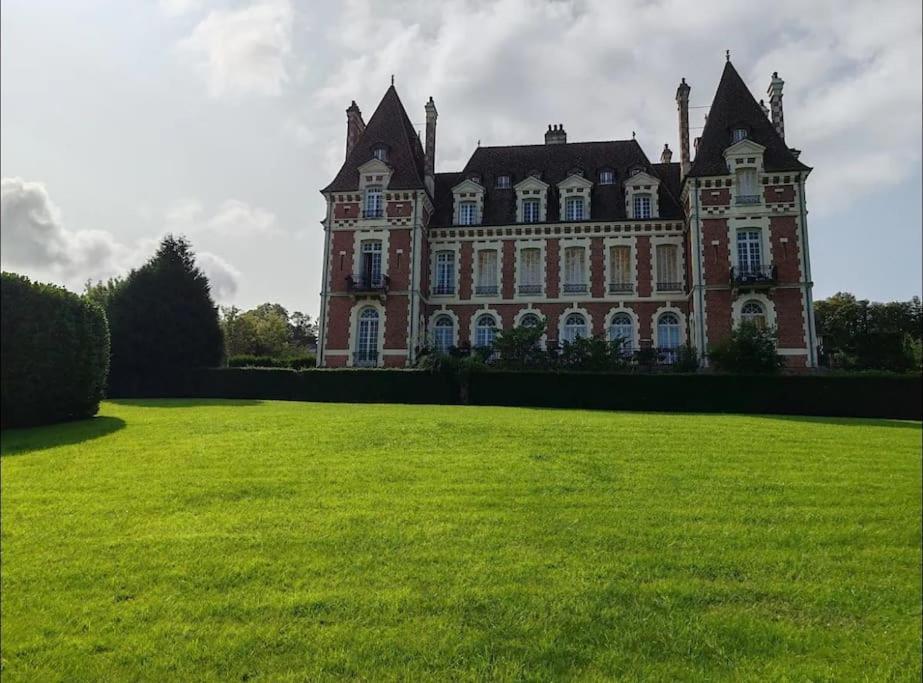 Un Appartement Dans Un Chateau Довиль Экстерьер фото